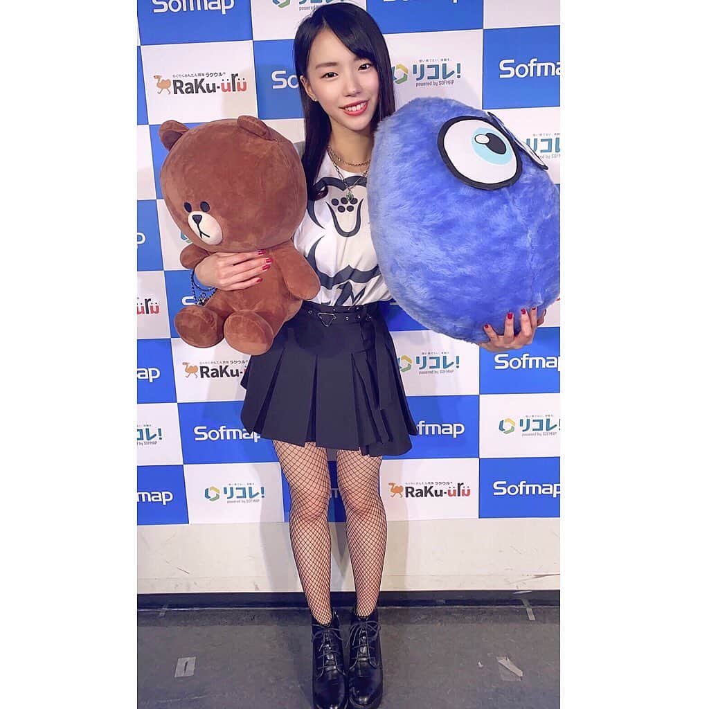 波妃美咲のインスタグラム：「今日は楽しい1日をありがとうございました🙇‍♀️💓 チェキ届くの楽しみにしててね！！ 次は12月24日のクリスマスイブにライブです🎄  直接会えるの楽しみにしてます🥰  #ソフマップ #ライブ #オンラインライブ #オンライン特典会 #LINELIVE #まぷたま #アイドル #SeedSPISTIL #misaki」