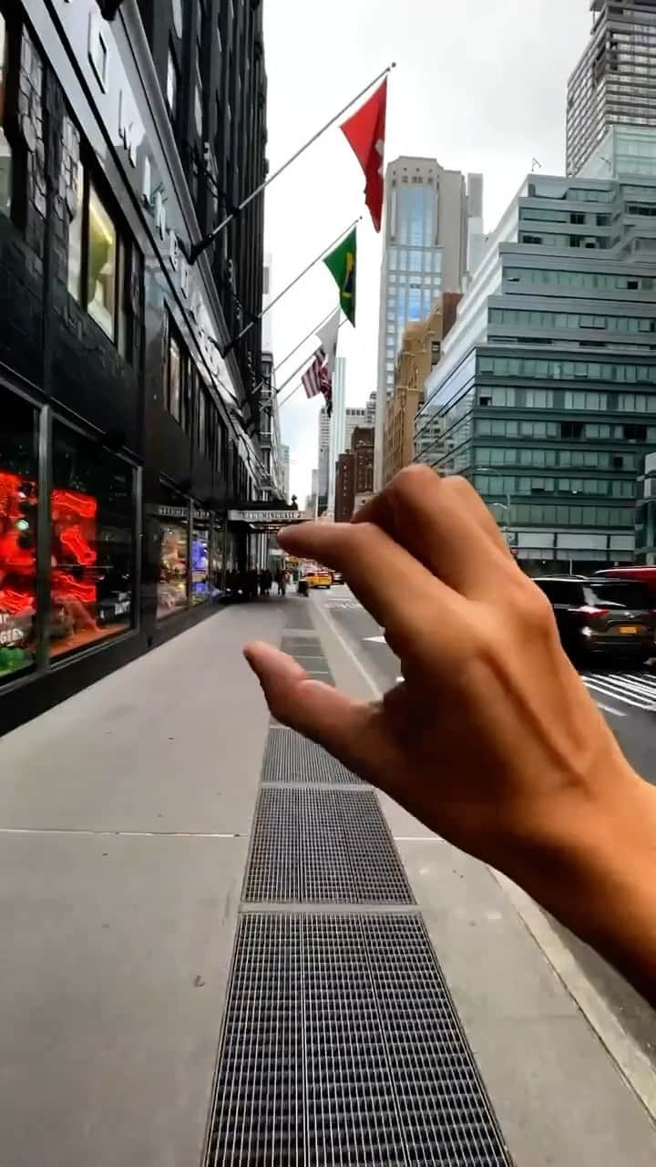 Bloomingdale'sのインスタグラム：「Zoom allll the way in for a trip through #Bloomies59 🤏」