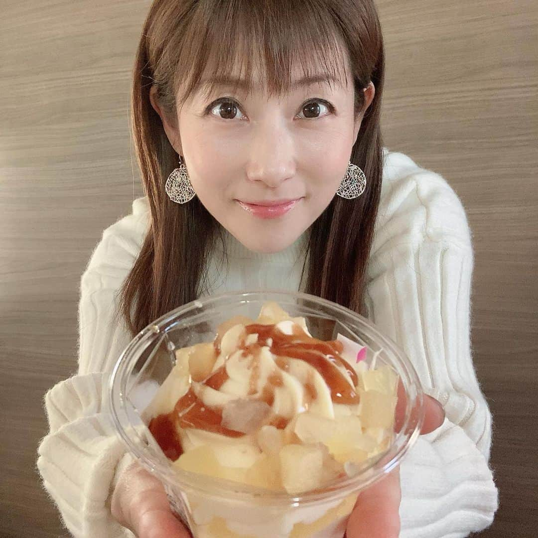 重長智子さんのインスタグラム写真 - (重長智子Instagram)「. . 「恋あた」終わっちゃいました😭😭 . 最終回は、「あまーーーい！」と 叫びたくなるぐらいの展開でニヤニヤ😍 . 1週間かかって ようやく見つけたスイーツは、 甘すぎない味でした😂笑 . 恋あた人気、凄いですね‼︎ . . そして、全然関係ないけど、 今日4ヶ月ぶりに美容院行きました💇‍♀️ . . #恋あた #キュンです #TBSドラマ #恋あたスイーツ #第三弾 #恋する火曜日 #アップルクランブルチーズ #テレビの影響力 #スイーツは人を幸せにする #恋あたロス」12月23日 0時36分 - tomoko_shigenaga