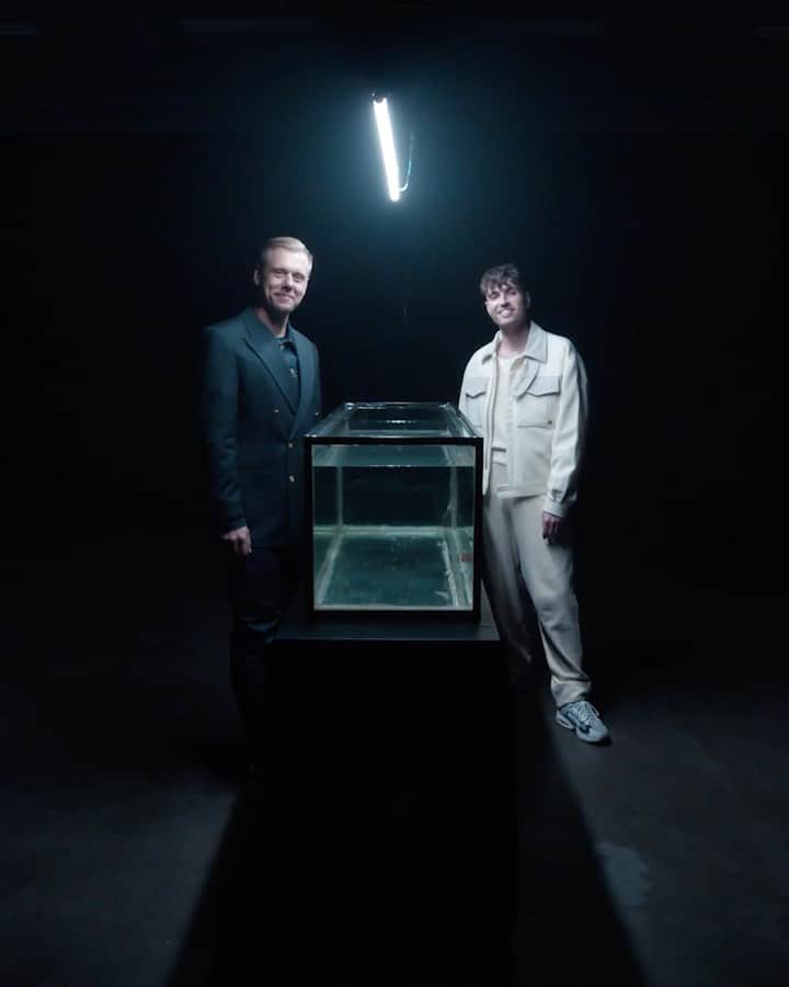Armin Van Buurenのインスタグラム：「Enjoy some behind the scenes footage of the 'Feel Something' (feat. @itsduncanlaurence) video shoot! 🎥 😄」