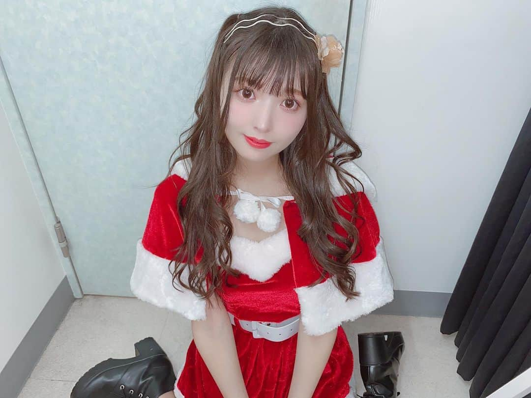 林あやののインスタグラム：「🎅 ふみちゃんが撮ってくれた👶  #虹色の飛行少女 #アイドル #idol #サンタコス #クリスマス #コスプレ #グラビア #japanesegirl #좋아요」