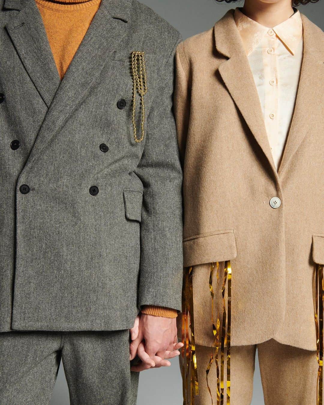 アメリカンビンテージのインスタグラム：「La liste de Noël #22🎁  Gardez vos proches près de vous 🤝 . #amvfestiveseason  #americanvintage.   ____   Xmas wishlist #22🎁  Keep your loved one close 🤝 . #amvfestiveseason  #americanvintage」