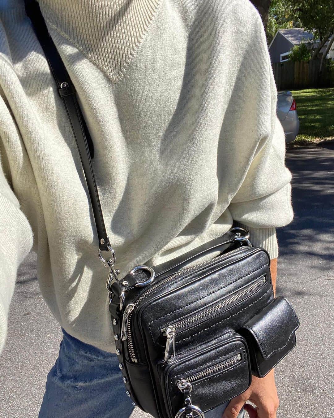 レベッカミンコフのインスタグラム：「Cold and sunny calls for Jett 🙌🏼✨」
