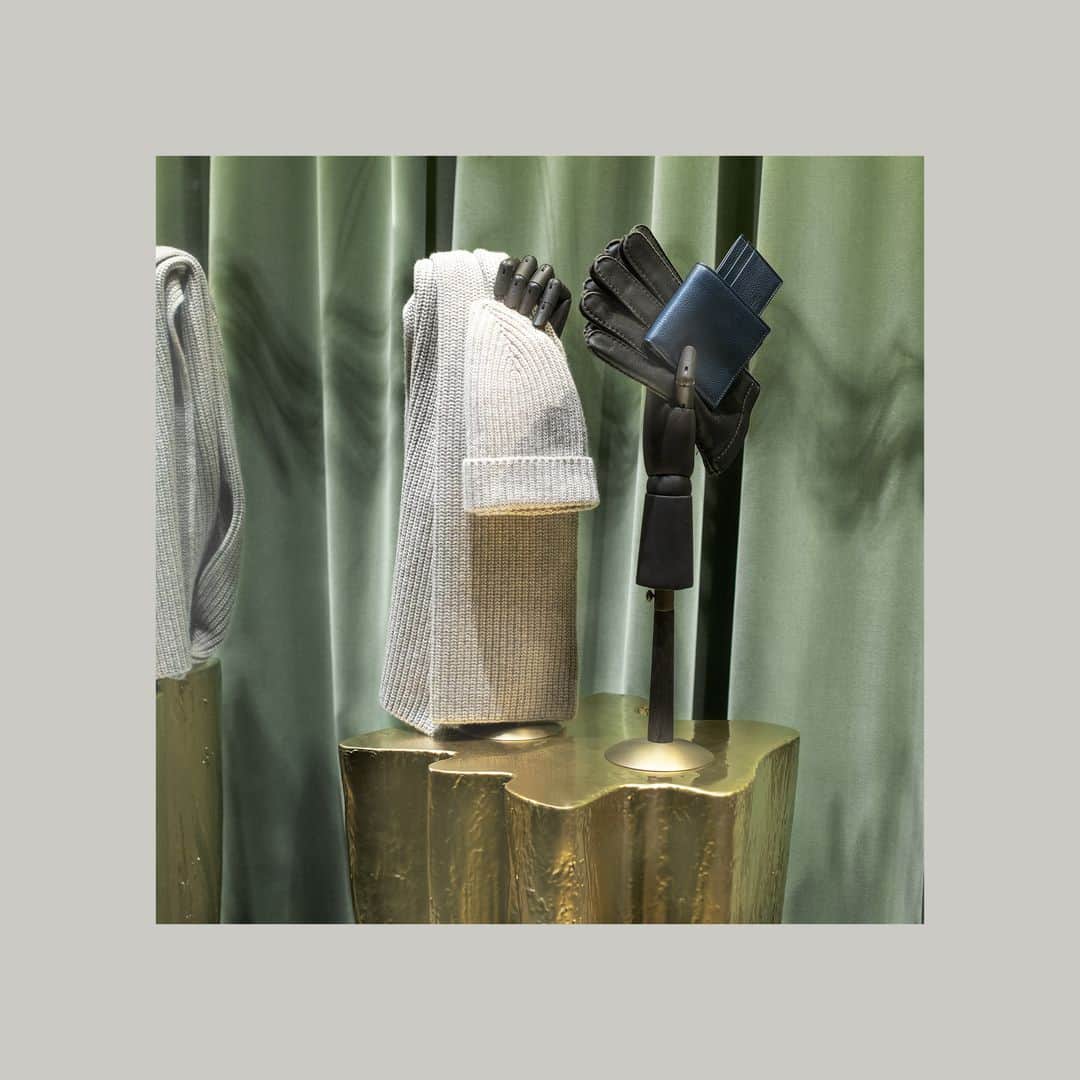 パルジレリのインスタグラム：「Have a Merry⁣ #EffortlessChristmas.⁣ ⁣ #PalZileri #FW20」
