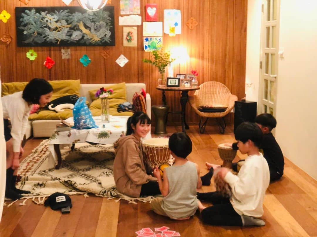 桃生亜希子さんのインスタグラム写真 - (桃生亜希子Instagram)「今日から風の時代だそうだ。 　なんとなく、ワクワク。 　なんとなく、軽やか。 　とにかく、やりたいことを沢山しながら　楽しんで生きていくのだ。 　 　スペシャルな日を、素敵なメンバーで過ごせて幸せ。🙏🌞 　 　ありがとう！✨」12月23日 1時14分 - pinokosugar