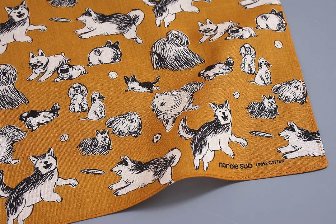 marbleSUD(マーブルシュッド) のインスタグラム：「大人気テキスタイル「Dog Run」の新色バンダナが入荷しました！ブラウン、ブルー、ピンクの3色展開！お気に入りのワンコを見つけてくださいね！」