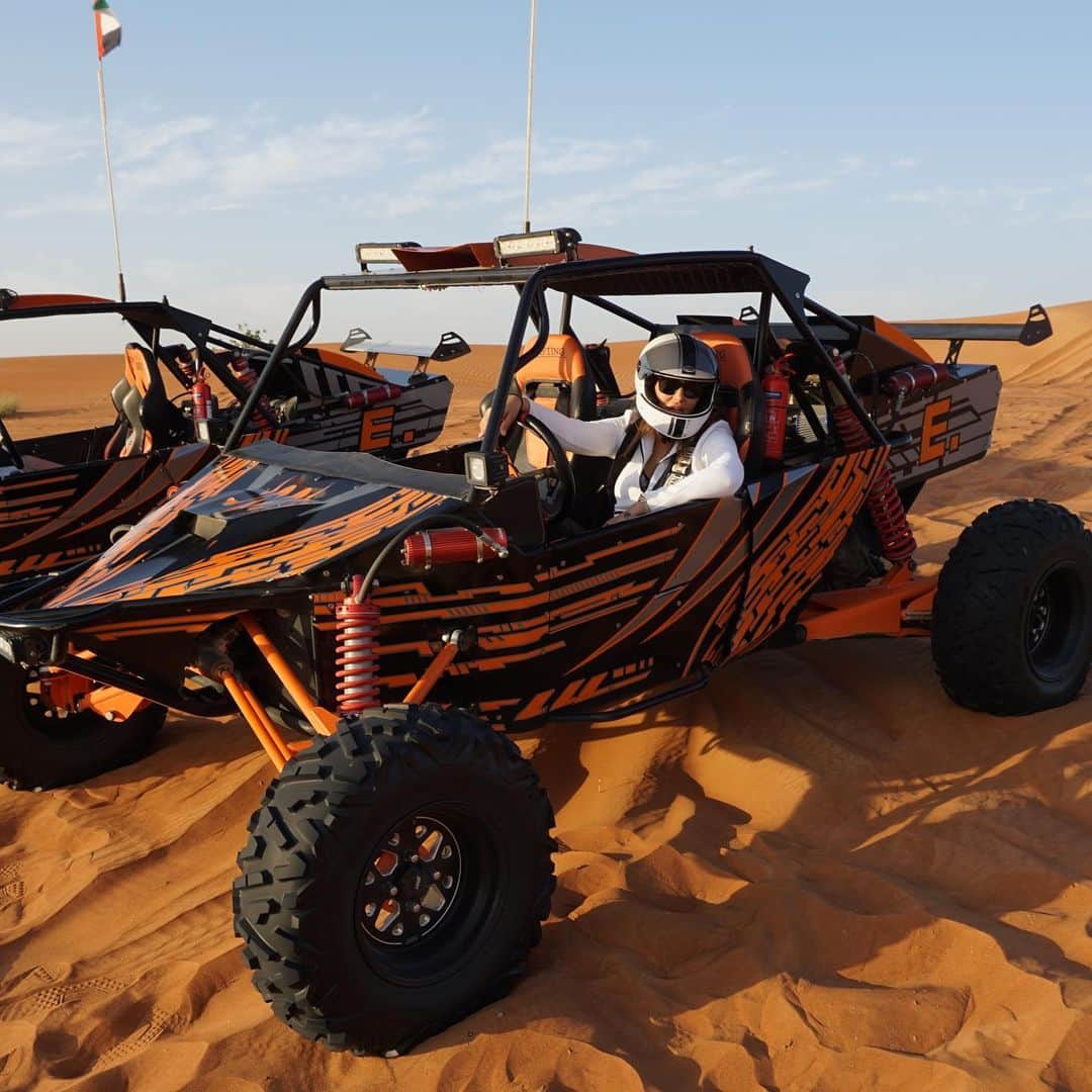 Nargis Fakhri さんのインスタグラム写真 - (Nargis Fakhri Instagram)「You can’t control everything. Sometimes you need to relax and have faith that things will work out. let go a little, just let life happen. . Dune Buggy Driving with @explorertoursuae  Now this was an adrenaline rush!!! 🚘. . . . . . . . . . #dunebuggy #selfdrive #desertfun #desert #desertdunebuggy #exploerer #ride #ridewithme #idrive #letsgo #ilove」12月23日 12時09分 - nargisfakhri