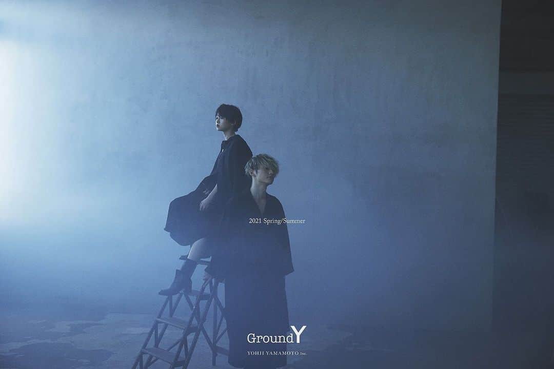 SKY-HIのインスタグラム：「📢お知らせ﻿ ﻿ 【Ground Y】﻿ 2021/1/27(水)より展開スタート！！﻿ 2021 Spring/Summer Collection﻿ ﻿ ---------------﻿ SKY-HIキービジュアルモデルに決定✨﻿ ---------------﻿ ﻿ Ground Y直営店舗、及びTHE SHOP YOHJI YAMAMOTOにて、「Ground Y 2021 Spring Summer Collection 」をご購入頂いたお客様に先着で、SKY-HIがイメージモデルとして登場している「2021 Spring / Summer Collection Image Book」を2021/1/27(水)よりプレゼント🎁﻿ ⚠️数量限定の為、無くなり次第終了﻿」