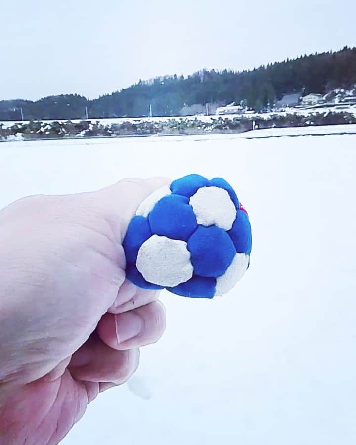 石田太志のインスタグラム：「Insta360 ONE R is so flexible! @insta360  ･ #footbag #taishiishida #freestyle #soccer #follow #worldchampion #performance #performer #instagramer #hackysack #insta360oner #360camera #actioncam #360video #insta360 #sanjo #shitada」