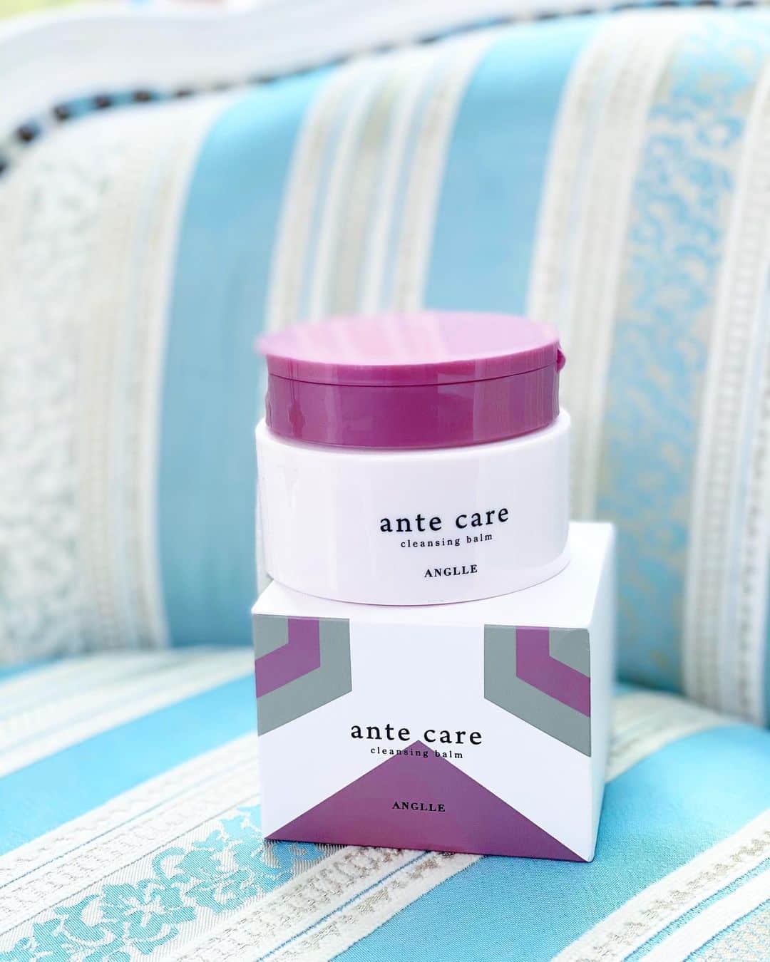 五位渕のぞみのインスタグラム：「#antecare クレンジングバームget🙋🏻‍♀️❤️ @anglle.jpn ㅤㅤㅤㅤㅤㅤㅤㅤㅤ W洗顔不要のメイク落としだよっ😉✨ 安心の日本製の薬用クレンジング❣️  ㅤㅤㅤㅤㅤㅤㅤㅤㅤ ㅤㅤㅤㅤㅤㅤㅤㅤㅤ 💙 ante care クレンジングバーム💙  【医薬部外品】 85g ¥2,200- https://amzn.to/3rlalbG ㅤㅤㅤㅤㅤㅤㅤㅤㅤ ㅤㅤㅤㅤㅤㅤㅤㅤㅤ 薬用化粧品の有効成分が配合されているので 大人ニキビのケアも出来ちゃう🙆🏻‍♀️✨✨ ㅤㅤㅤㅤㅤㅤㅤㅤㅤ メイクを落としながらニキビケアもできちゃうとか 一石二鳥だよねっ😍💕 ㅤㅤㅤㅤㅤㅤㅤㅤㅤ クレンジングなのに保湿力もあるので有難い🥺🙏 ㅤㅤㅤㅤㅤㅤㅤㅤㅤ 爽やかなオーガニックなシトラスの香りなので 洗顔中もいい香りに包まれるるのでお気に入り🥰❤️ ㅤㅤㅤㅤㅤㅤㅤㅤㅤ パッケージのデザインも大人カワイイよっ💁🏻‍♀️✨✨ ㅤㅤㅤㅤㅤㅤㅤㅤㅤ ㅤㅤㅤㅤㅤㅤㅤㅤㅤ ㅤㅤㅤㅤㅤㅤㅤㅤㅤ  ㅤㅤㅤㅤㅤㅤㅤㅤㅤ ㅤㅤㅤㅤㅤㅤㅤㅤㅤ ㅤㅤㅤㅤㅤㅤㅤㅤㅤ  ㅤㅤㅤㅤㅤㅤㅤㅤㅤ ㅤㅤㅤㅤㅤㅤㅤㅤㅤ ㅤㅤㅤㅤㅤㅤㅤㅤㅤ  ㅤㅤㅤㅤㅤㅤㅤㅤㅤ ㅤㅤㅤㅤㅤㅤㅤㅤㅤ ㅤㅤㅤㅤㅤㅤㅤㅤㅤ  #アンテケア #薬用クレンジングバームでニキビケア #薬用クレンジングバーム #クレンジングバーム ＃ニキビケア #洗顔料 #スキンケア #美容好きなと繋がりたい  #美容day #保湿 #美肌ケア #美容 #美肌 #コスメ #コスメ好きさんと繋がりたい #뷰스타그램 #skincare #beauty #스킨케어 #自分磨き #インスタグラマー #インフルエンサー」