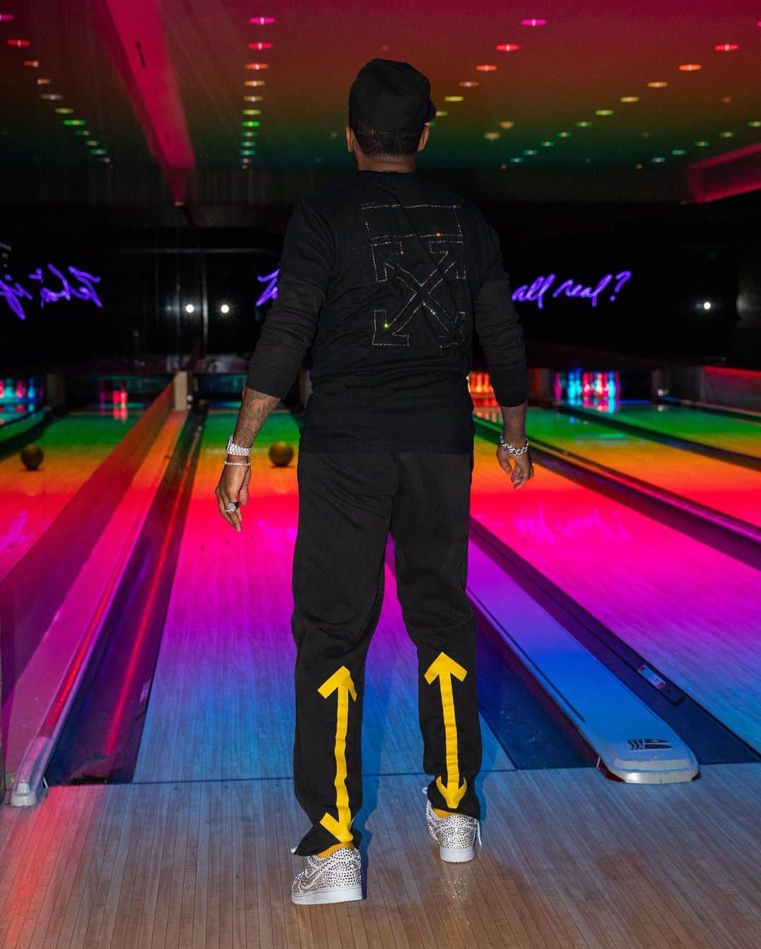 ファボラスさんのインスタグラム写真 - (ファボラスInstagram)「when you in your own lane there’s no traffic 🎳   Salute  @remymartin & @xoxocaylo [shot by @thatdancer]   #RemyMartinHolidayBowl  #Miami」12月23日 10時57分 - myfabolouslife