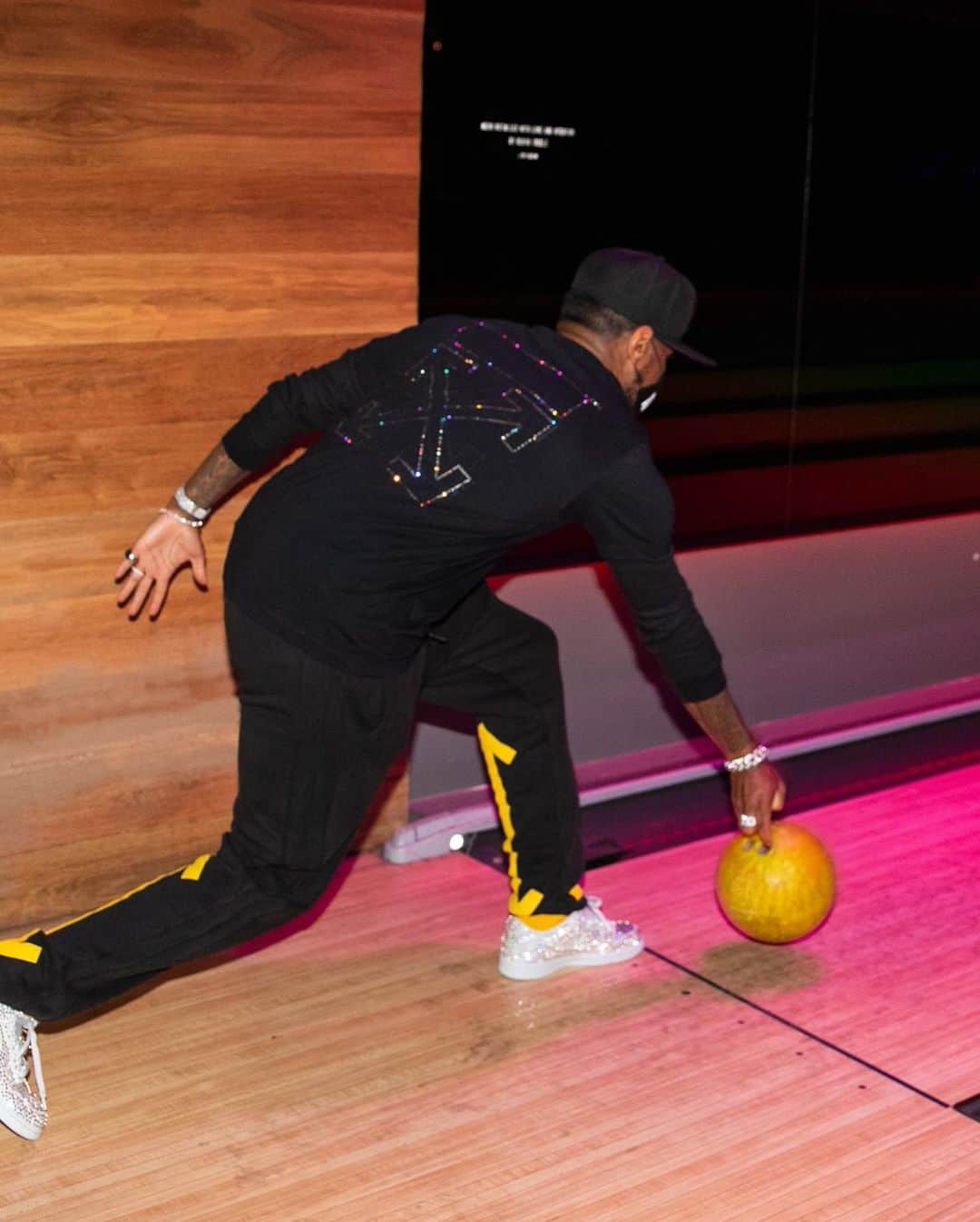 ファボラスさんのインスタグラム写真 - (ファボラスInstagram)「when you in your own lane there’s no traffic 🎳   Salute  @remymartin & @xoxocaylo [shot by @thatdancer]   #RemyMartinHolidayBowl  #Miami」12月23日 10時57分 - myfabolouslife