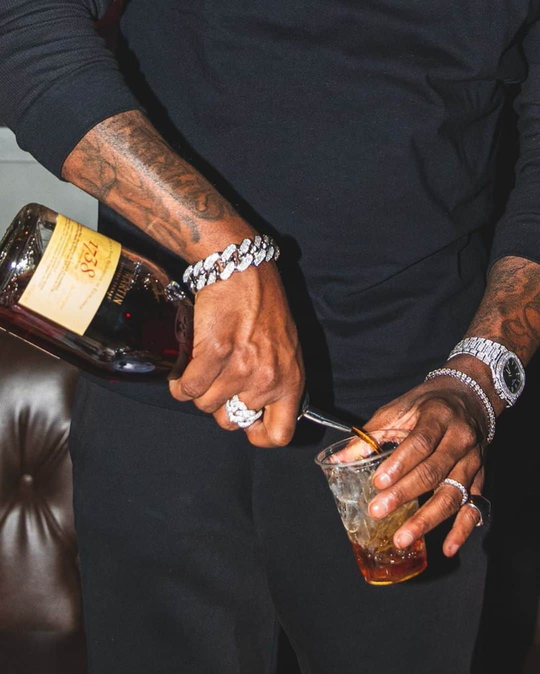 ファボラスさんのインスタグラム写真 - (ファボラスInstagram)「when you in your own lane there’s no traffic 🎳   Salute  @remymartin & @xoxocaylo [shot by @thatdancer]   #RemyMartinHolidayBowl  #Miami」12月23日 10時57分 - myfabolouslife