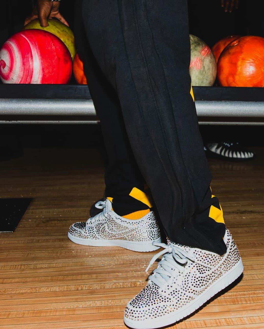ファボラスさんのインスタグラム写真 - (ファボラスInstagram)「when you in your own lane there’s no traffic 🎳   Salute  @remymartin & @xoxocaylo [shot by @thatdancer]   #RemyMartinHolidayBowl  #Miami」12月23日 10時57分 - myfabolouslife