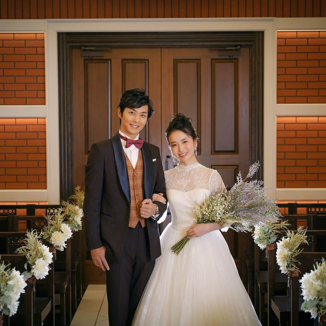 岩間恵のインスタグラム：「入籍して約半年経ちます。 結婚式を挙げる前に、 ウェディングフォトを撮りました💍💐  洋装や和装はもちろん、私たちが撮りたい！ と思っていたシーンやコンセプトなどを たくさん叶えてもらいました🥲✨ 本当に楽しかった、、、！  インスタでもYouTubeでも、 少しずつアップしていきたいと思います！！  #結婚式前撮り #フォトウェディング #ウェディングフォト #ルミナス銀座 #結婚式へアレンジ #結婚式ドレス」
