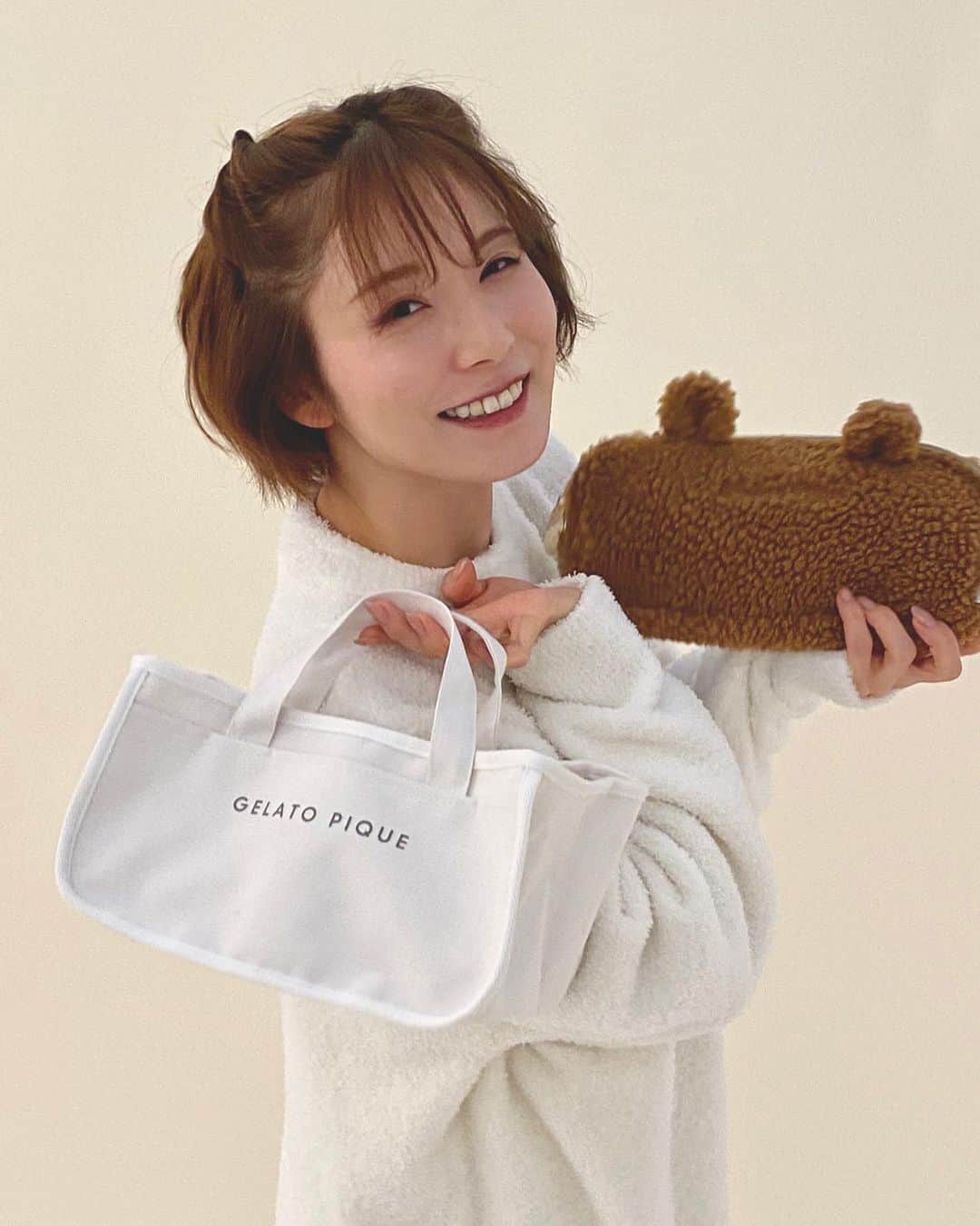 松岡茉優　ファンアカウントのインスタグラム：「. なんて可愛いの😭😭 . #松岡茉優#gelatopique#あつ森#ジェラピケ#あつまれどうぶつの森  #かわいい#2020#女優#俳優#モデル#映画#ドラマ#CM#アニメ#日本#Japan#cute#smile#instagood #beautiful#happy#love#おすすめ#いいね#Instagram#Twitter#茉優ちゃん823」