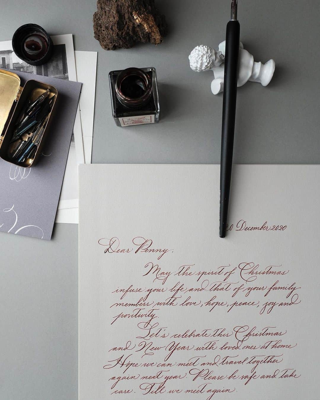 のインスタグラム：「Letter — #calligraphytools #tabletop #writingtable #handwrittenletter #calligraphy #ink #penmanship #toolsofthetrade #winter #truffypi #カリグラフィー」