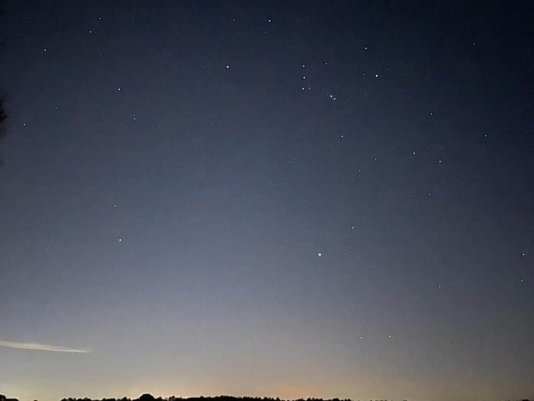 カロライナディークマンのインスタグラム：「é tanta estrela,  planeta,  lua e beleza...  axé! 🤍🏹」