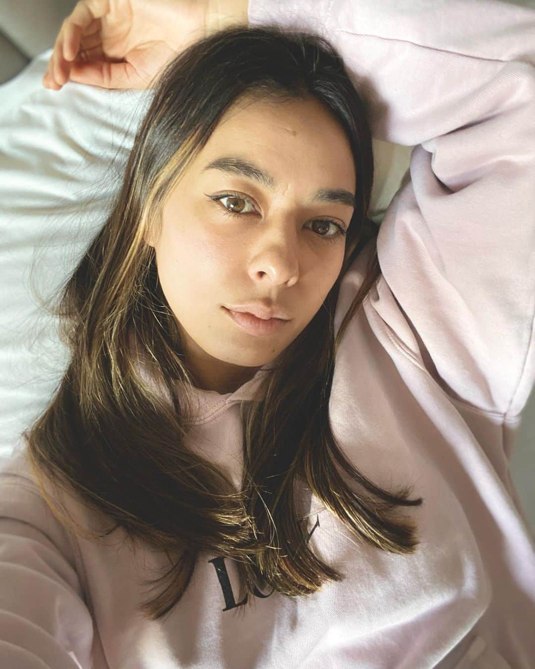 のインスタグラム：「1 week left...  We did it, we survived (almost) #drained 😅 残り１週間… なんとか乗り切ったね(あともうちょい) 🖤#2020」