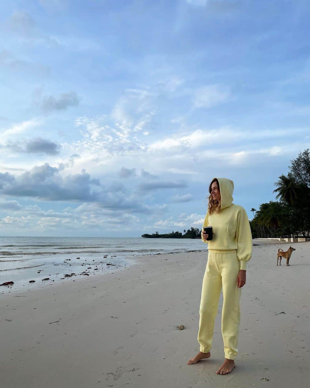 ヴァレンティナ・ゼリャヴァのインスタグラム：「Samui mornings 🍵💓  #mindfulness #kohsamuiisland」