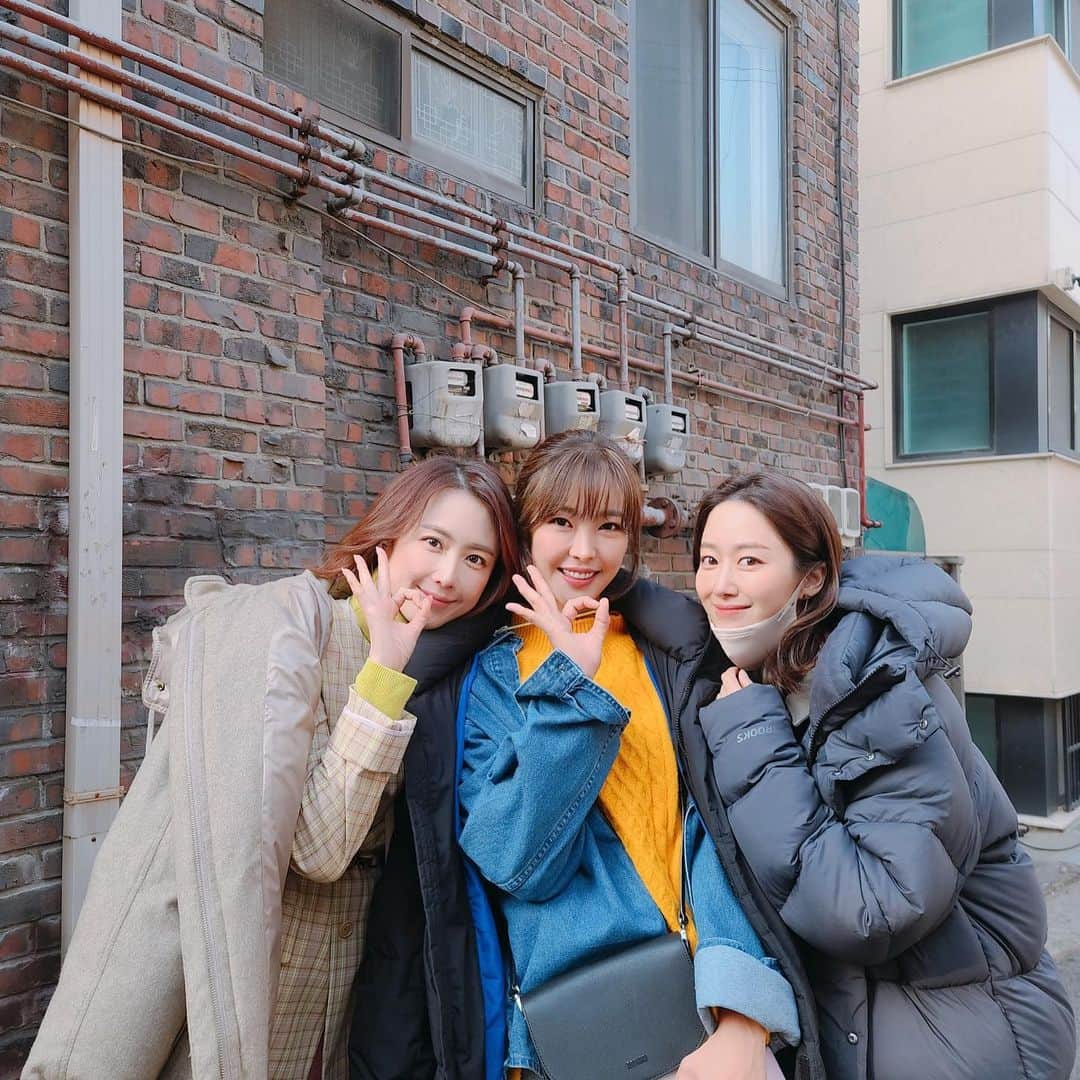 チョン・ヘビンのインスタグラム：「오늘도 열심히! 조심히! 정성스럽게! #오케이광자매 촬영중 입니다🥰」