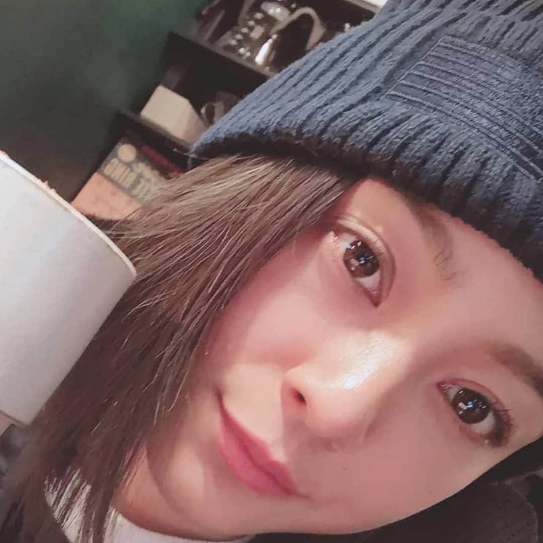 脇田恵子のインスタグラム：「更新めちゃくちゃ下がっててすいません🐶。 この間携帯キャリア料金見直し行ったら  毎月7Ｇしか使ってない。 ケータイ離れしてるみたい🥺。」