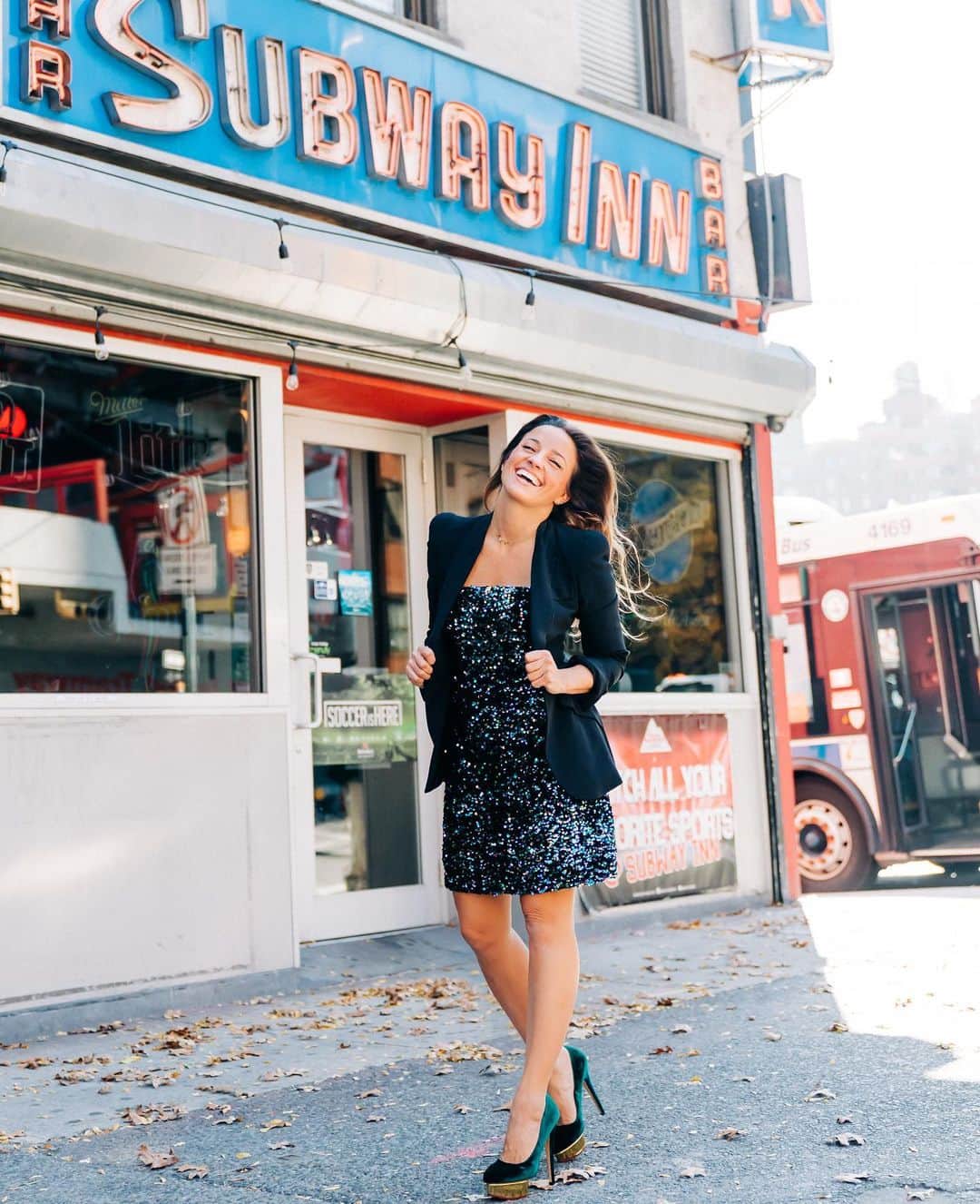のインスタグラム：「Slip into some sequined for New Year’s Eve. Tap now to order today to wear on the 31st! #shoshanna #shoshannamidnight #sequins #newyearseve #holidayparty #nyc」