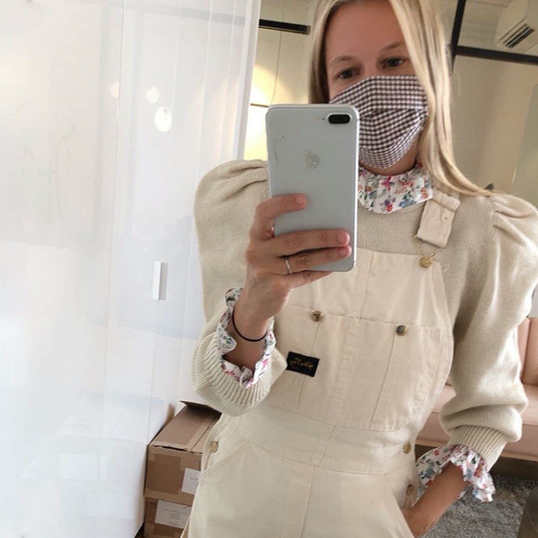 のインスタグラム：「A new batch of Knits For Good sweaters have arrived! Here is Jessie wearing our new cream colored wool puff sleeve sweater in the office 🤍」