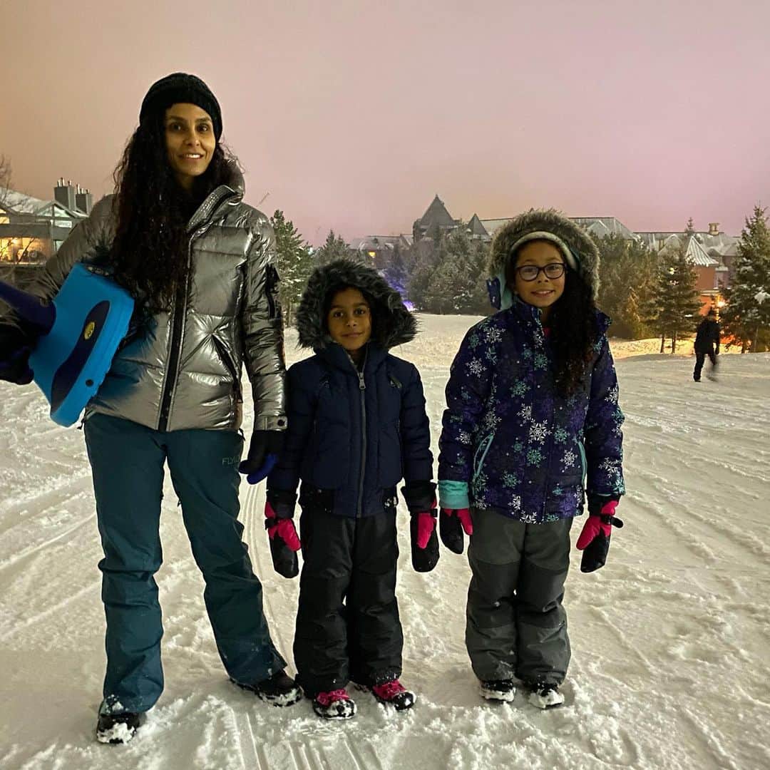 エリック・ベネイさんのインスタグラム写真 - (エリック・ベネイInstagram)「Cruisin’ outta 2020 like... #family #slopes #snowboarding @manuelatestolini」12月23日 3時17分 - ericbenet