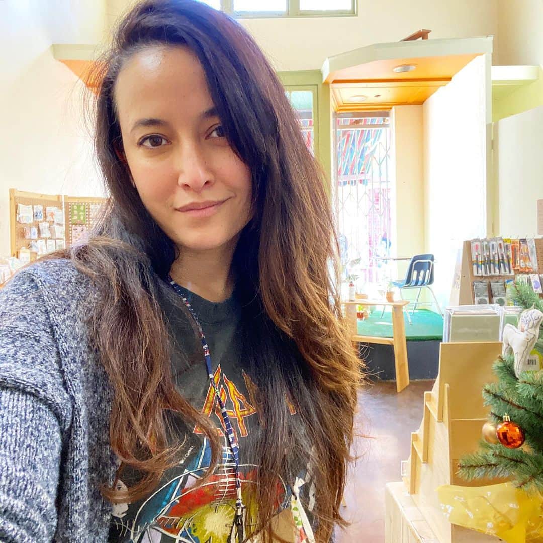 フリーディアのインスタグラム：「Anyone searching for last minute gifts? @paperpleaseshop has them!  Will be open tomorrow the 23rd from 12-4pm.  12/24 from 12-4pm 12/25 CLOSED 12/26 from 12-4pm 12/26-1/3 CLOSED See you in the shop! If you are any to just pick up. Use code “PICKUP” on your online order and we can get the order ready for you pretty quickly! 👍🏼✨ * * クリスマスのプレゼント探している方がいれば、是非お店に遊びに来て下さい〜！もしオンラインで買い物をしてピックアップしたい場合は’PICKUP’っというコードを使って下さい。すぐにオーダーの準備をします！ #shopsmall #shoplocal #paperpleaseshop #chinatown #losangeles #gift #giftideas #holiday #holidaygifts #stationery #friediamn」