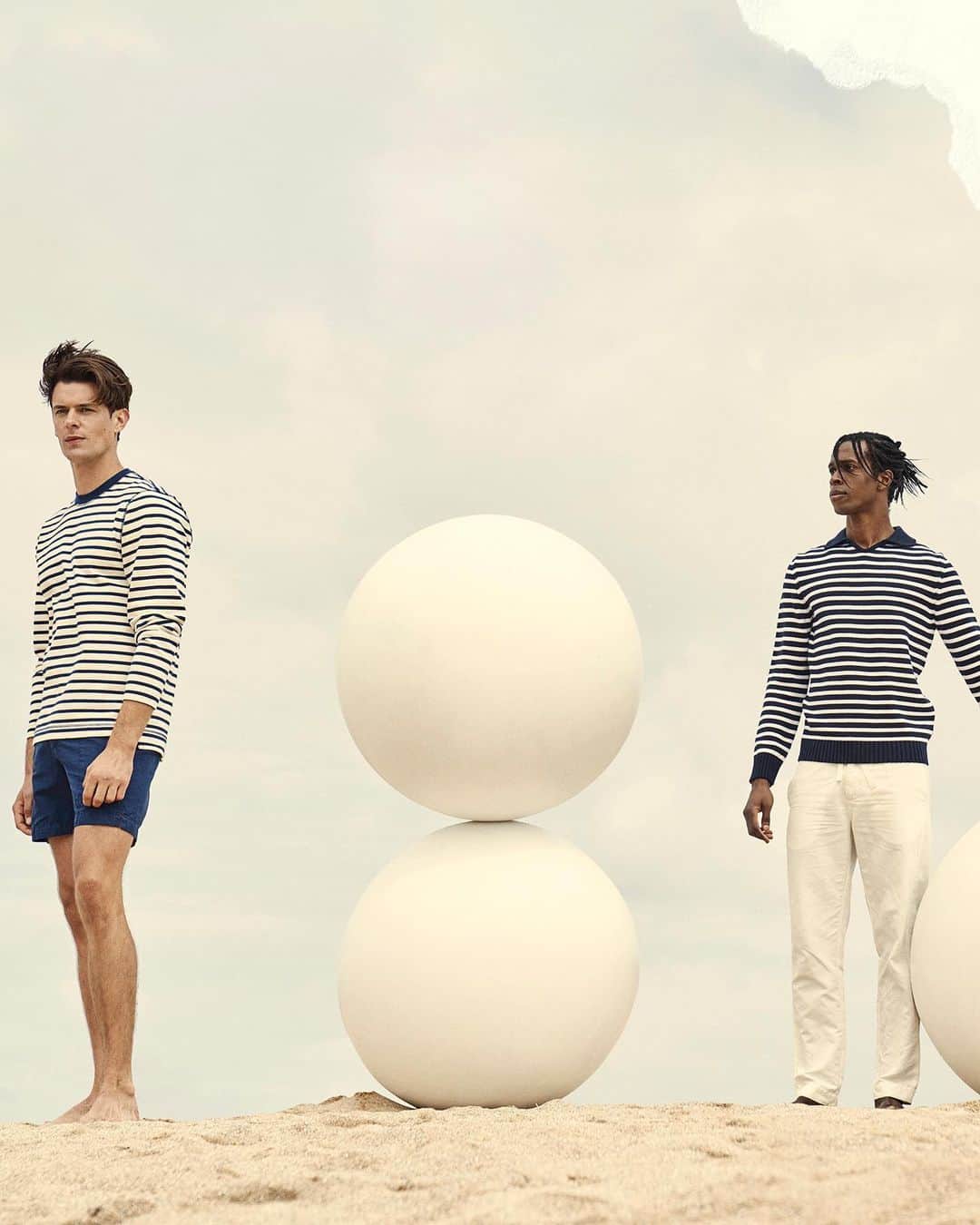 オールバーブラウンのインスタグラム：「Discover true comfort & softness with our knitwear edit - all produced in the highest grade cashmere & lambswool, featuring our renown impeccable fit, they’re ideal for both working at home as well as an added winter layer. ⛄️ Tap to shop our seasonal stripe knits or explore more via the link in bio. ⤴️ #OrlebarBrown #OBsAroundTheWorld」