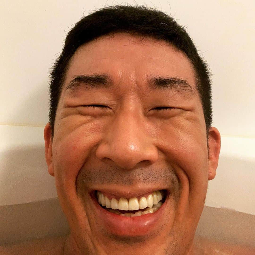 田村裕さんのインスタグラム写真 - (田村裕Instagram)「疲れて帰ってきました！ 今日は体動かしたんで爆睡ですわ！！  お風呂も入らんと寝ます！！なんかすいません！！  #お風呂 #入るの面倒くさい時あるよね #誰にもでもあるやつ #今日も笑えた？ #笑えなかったとしても大丈夫 #俺が笑ってる #明日は笑おう #麒麟田村 #タムラ433 #TAMURA #smile #SMILE #powersmile #POWERSMILE #パワースマイル #エネルギースポット」12月23日 3時28分 - hiroshi9393