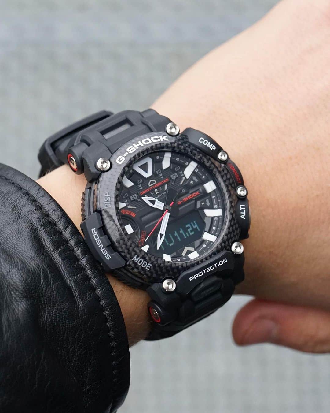 Daily Watchさんのインスタグラム写真 - (Daily WatchInstagram)「The $350 Casio G-Shock GR-B200 Gravitymaster with Carbon Core Guard structure and Quad Sensor. The Quad sensor system makes it possible to pack compass, altitude/barometer, step tracker and more intelligent features. The G-Shock phone app functions as a mission control 👀🔍#Casio #GShock」12月23日 3時31分 - dailywatch