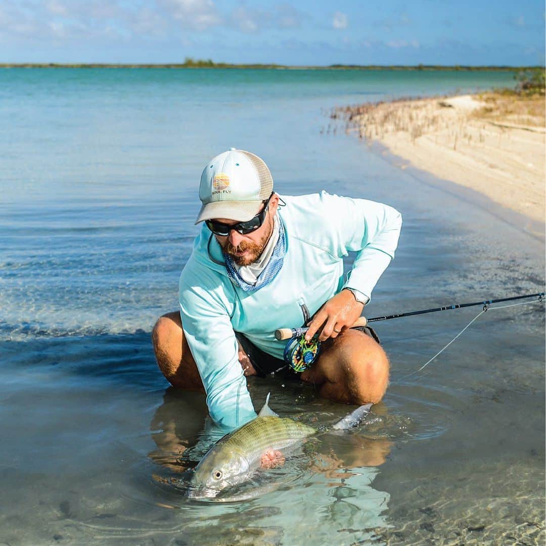 Costa Sunglassesのインスタグラム：「#CostaGiftGuides Day 22 / Kyle Schaefer  “I'm extremely passionate about @saltwaterguidesassociation and the work that we do. We have a simple mission: to promote sustainable business through marine conservation. If we take care of the fish, the fish will take care of us, it's that simple.” -@kyleschaeferflyfishing  Learn more at the link in our bio. #SeeWhatsOutThere」
