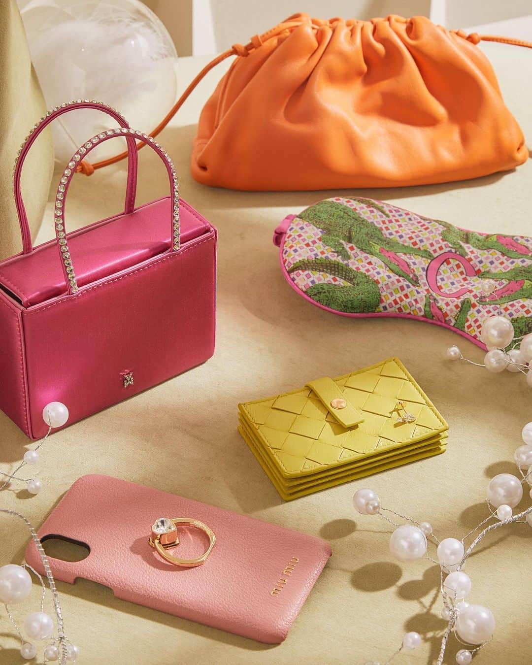 Harrodsのインスタグラム：「It's like being a child in an accessories candy store; @BottegaVeneta, @AminaMuaddiOfficial, @MariaTash and @JessicaRussellFlint are the sweetest treats of all.  Shop the latest accessories at our link in bio.  #Harrods #HarrodsFashion #HarrodsAccessories  Our stores are closed – except for the Food Halls and Pharmacy – but you can still shop remotely through our Personal Shopping service, and online at harrods.com.」