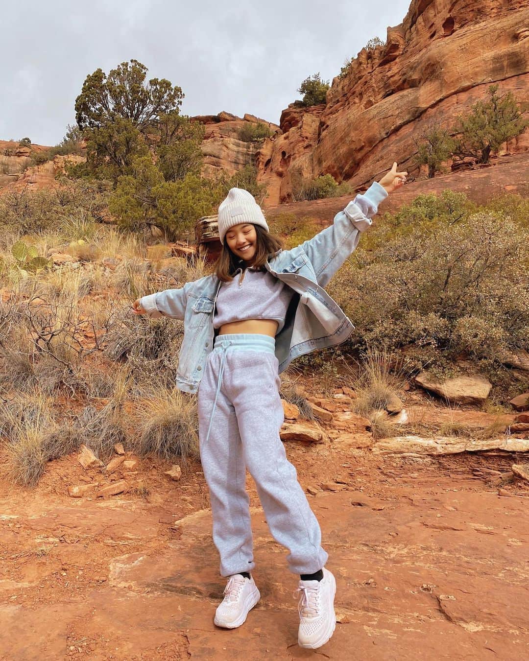 Jenn Imさんのインスタグラム写真 - (Jenn ImInstagram)「I'll wear sweatpants even on Mars ☄️」12月23日 3時41分 - imjennim