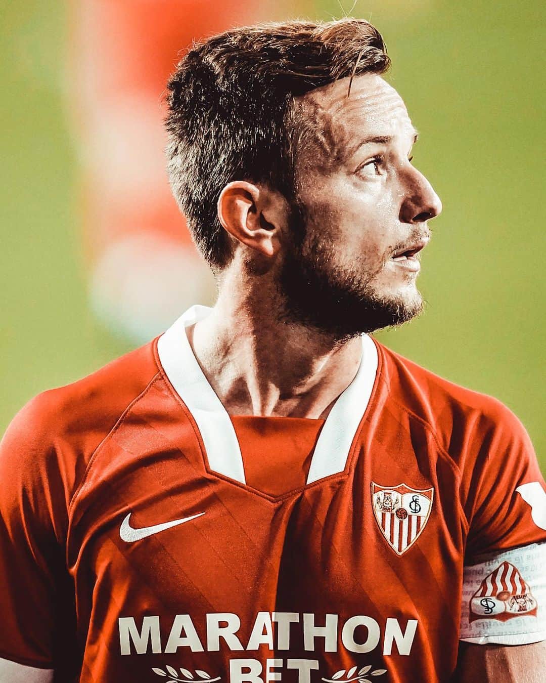 イヴァン・ラキティッチのインスタグラム：「3 puntos muy importantes! ✅⚽️💪🏻 #VamosMiSevilla ❤️ #IvanRakitic」