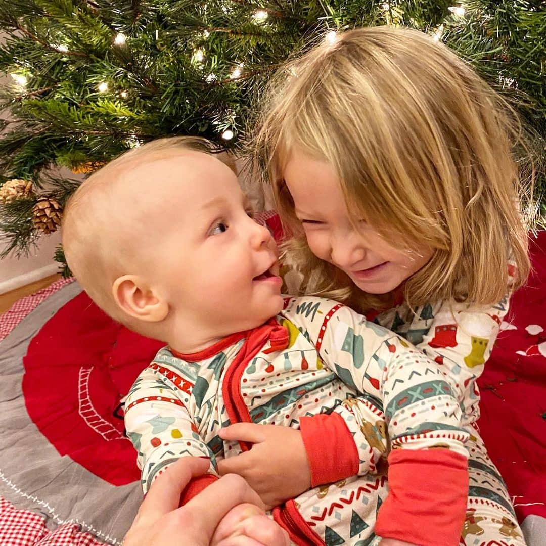 ブルック・パンケーキのインスタグラム：「I think these two secured their spots on the nice list this year!」