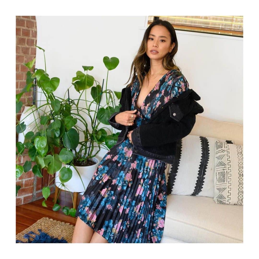 ティーバッグスのインスタグラム：「Chic-at-home muse ✨ The lovely  @jamiejchung in our Kirna dress. Tap through today’s story for our favorite #MISAmuse looks of the week. #MISAworld」