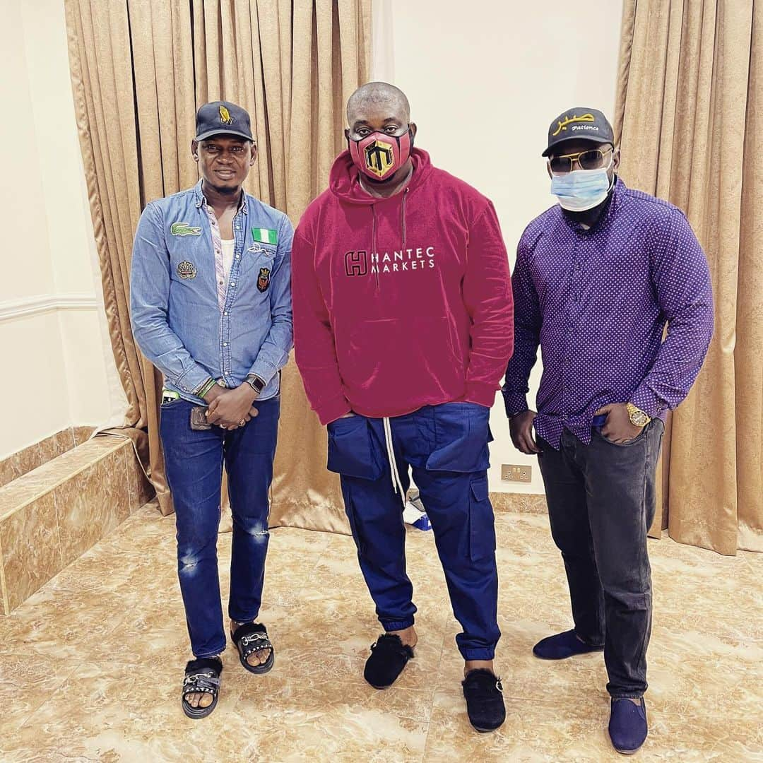 Don Jazzyさんのインスタグラム写真 - (Don JazzyInstagram)「Met @greenpasture_bale last night. Thanks for the Dope masks again. #Mavin」12月23日 4時17分 - donjazzy