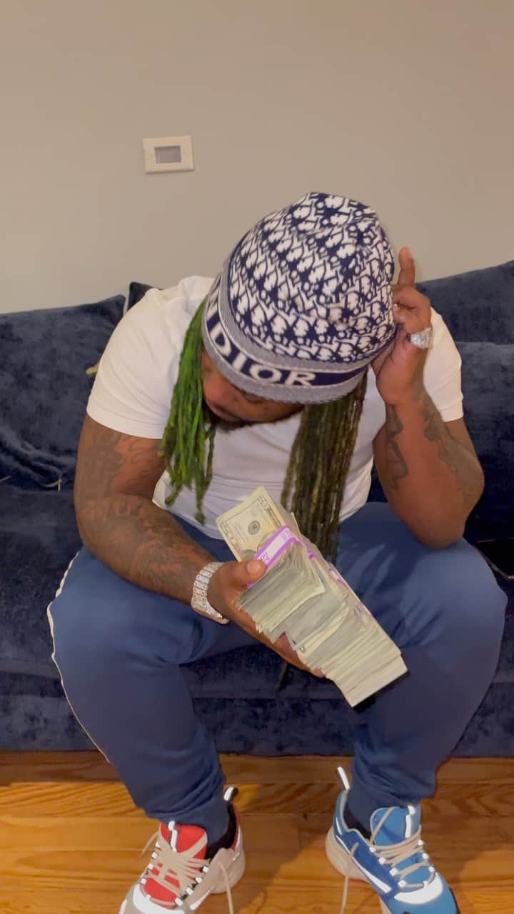 のインスタグラム：「That One Homie That Never Lends Money 😂😂 W @reggiebaybee2 @chrismasseytmb @laid3 tag that 1 homie👇🏽👇🏽👇🏽」