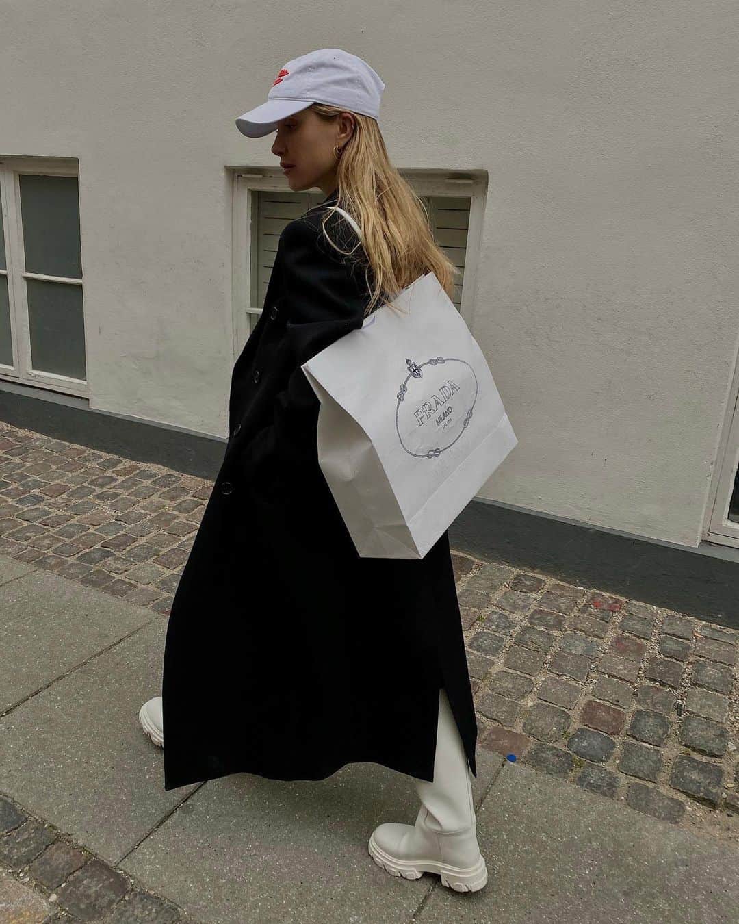 ペニーレ・タイスベックのインスタグラム：「Last minute Christmas shopping🎁」