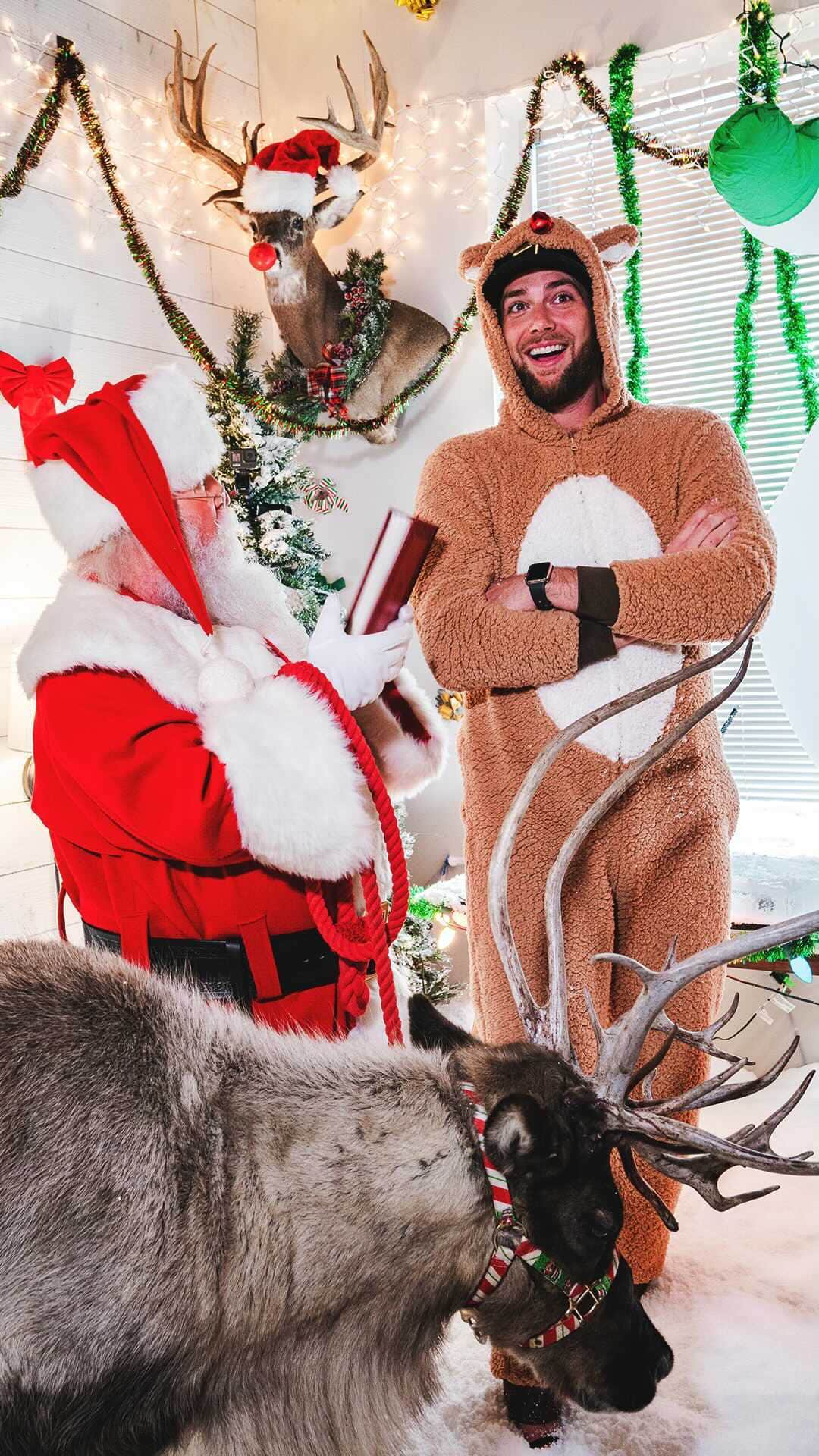 Dude Perfectのインスタグラム：「You like what we did with the place, @cody_jones_? 😂☃️ Watch how we pulled this off in the new Dude Perfect Plus BTS video at the link in our bio! #MerryChristmas」