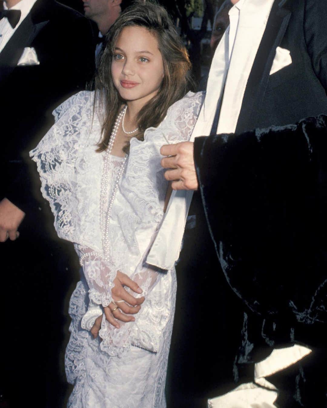 Just Jaredさんのインスタグラム写真 - (Just JaredInstagram)「We found photos of 45 A-List celebrities on the red carpet for the first time and these throwback photos are all incredible. Tap the Angelina Jolie pic at the LINK IN BIO to see them all now! #AngelinaJolie #ReeseWitherspoon #WillSmith #HalleBerry #TomCruise Photos: Getty」12月23日 5時06分 - justjared