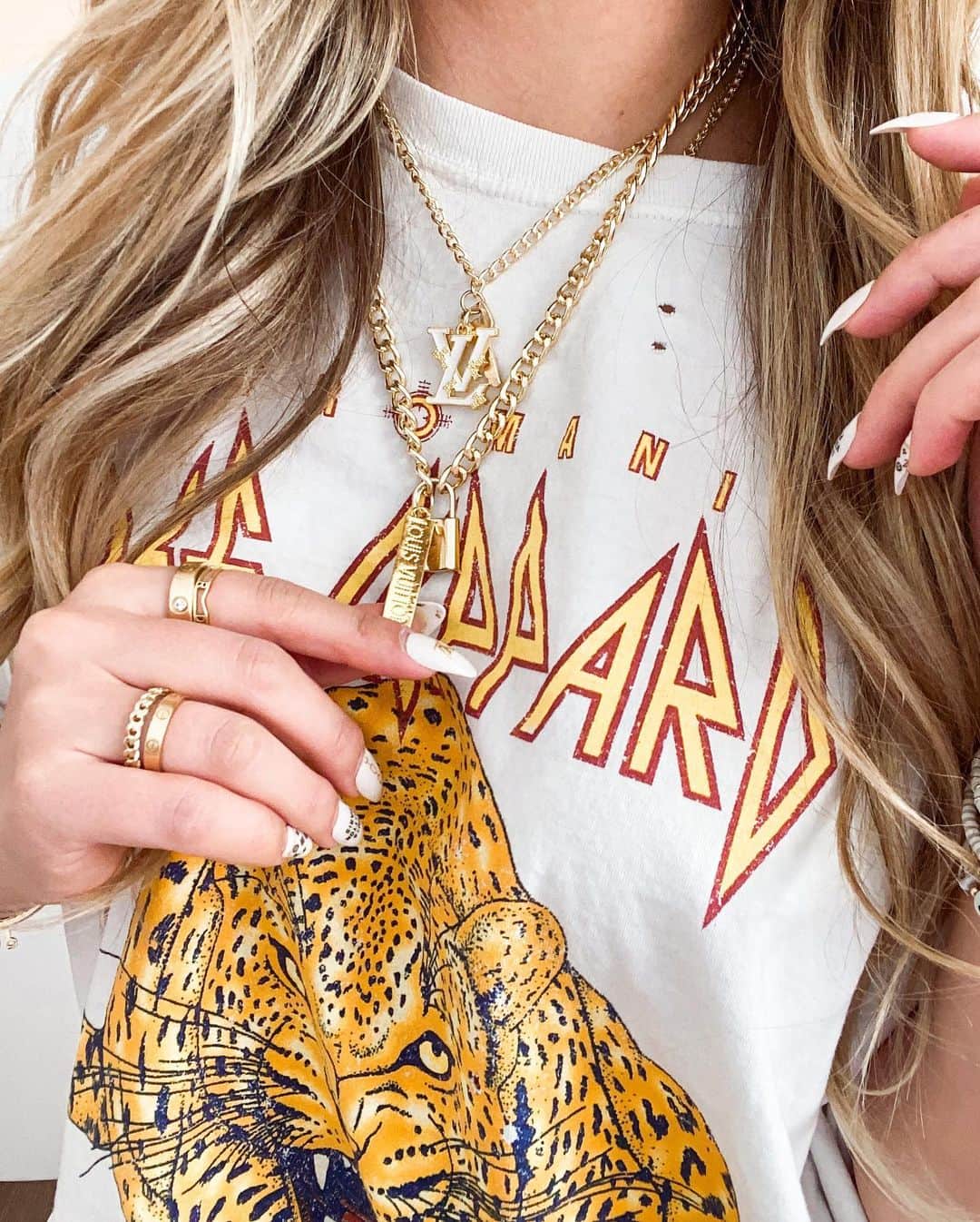 Lauren Riihimakiさんのインスタグラム写真 - (Lauren RiihimakiInstagram)「diy necklace game is hot fire tbh, love an upcycling moment brought to u by @etsy & @klarna.usa ✨ peep the stories to see how I made it . . . CA residents: Loans made or arranged pursuant to a California Finance Lenders Law license.」12月23日 5時29分 - laurdiy