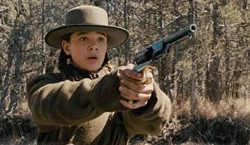 ヘイリー・スタインフェルドのインスタグラム：「10 YEARS OF TRUE GRIT!!   oh man. not a day goes by where i don’t feel unbelievably grateful for this experience and everything it’s led to. i remember walking into that audition like it was yesterday...thank god i had my shit together.」