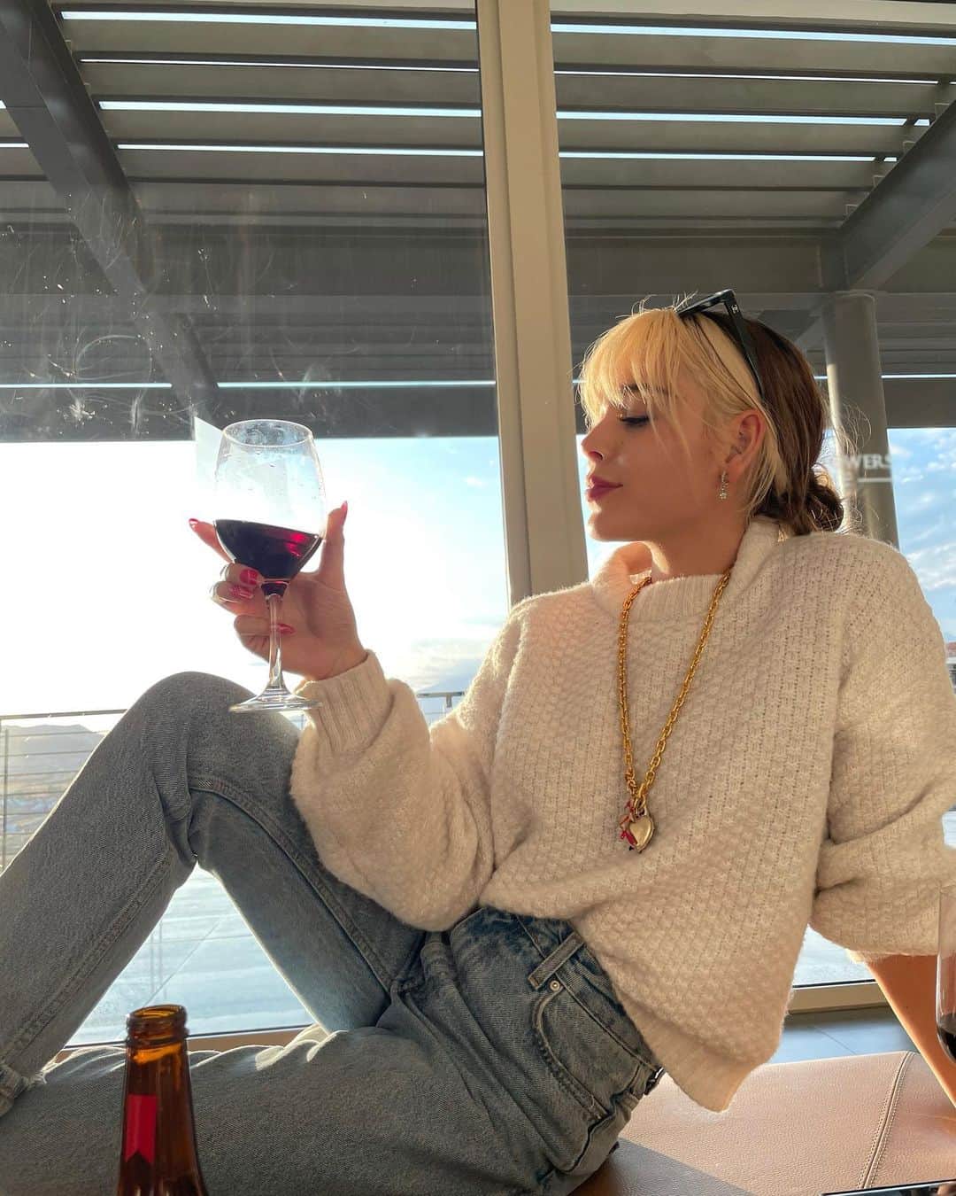 のインスタグラム：「Mi mood estos días, Debería hacer Christmas Wine talks ? 🎄🍷」