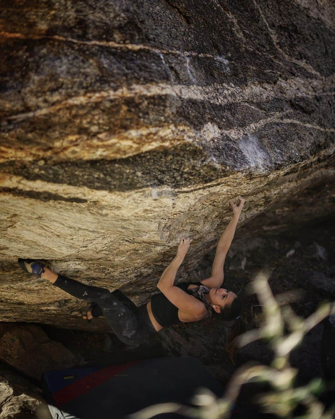 Alexis Mascarenasのインスタグラム：「Day 7 in the desert🌵🌞🧡  📸 @a.geiman   #arizona #bouldering #springsclimbingcenter」