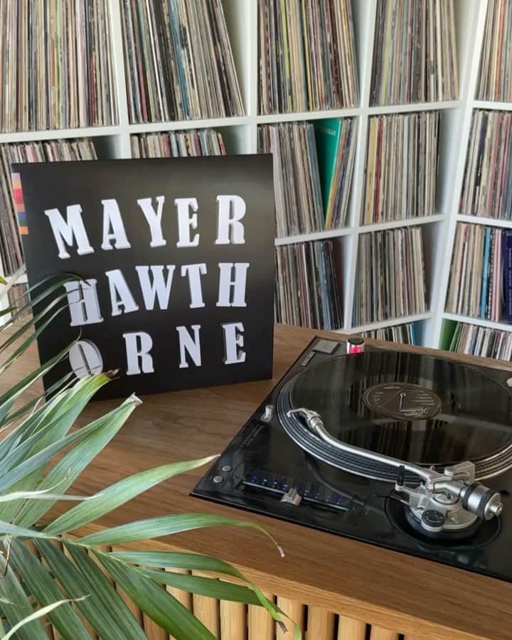 メイヤー・ホーソーンのインスタグラム：「LPs are in and sounding crispyyyy. Smash that “add to cart”. 💗」