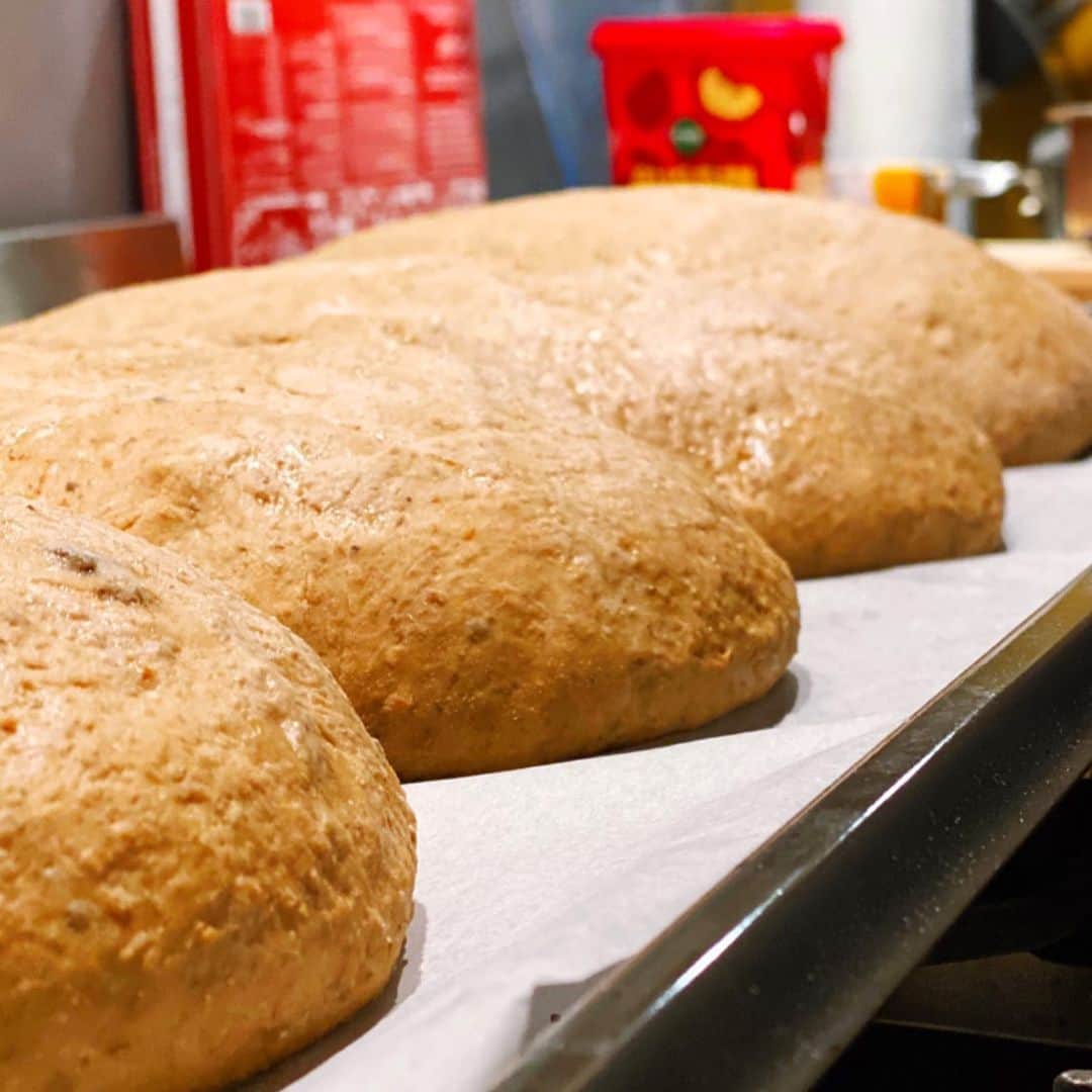 チップ＆ペッパーのインスタグラム：「Home made bread ❤️」